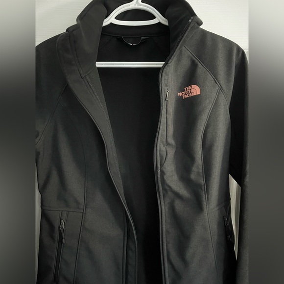 The North Face Softshell Jacket - Picture 3 of 10